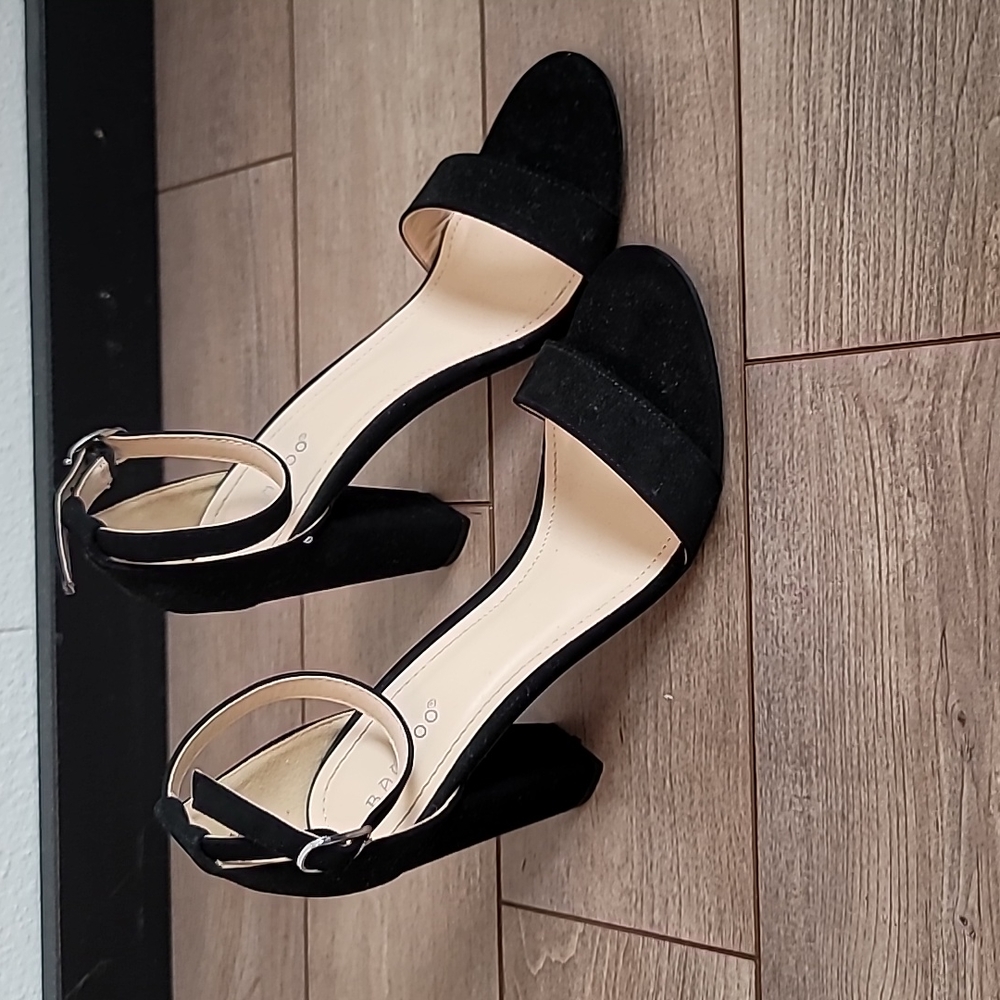 Bamboo size 9 black high heels